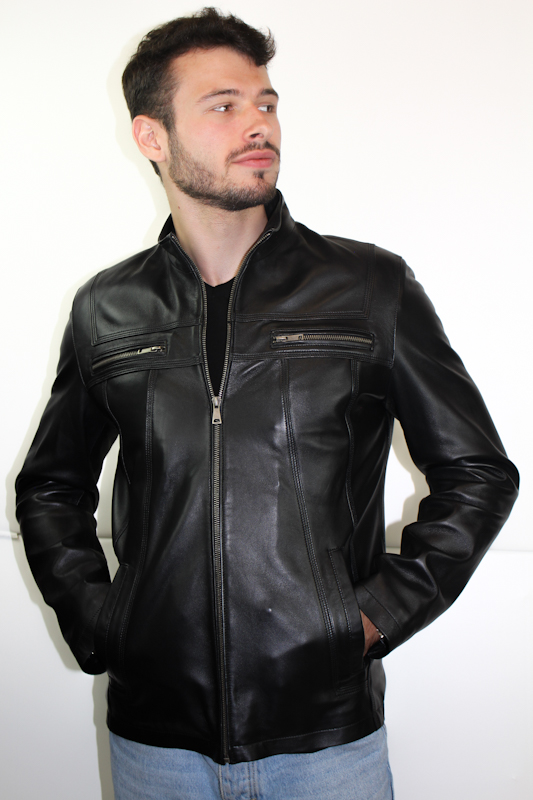 blouson en cuir d'agneau noir john fermé mains dans les poches de face