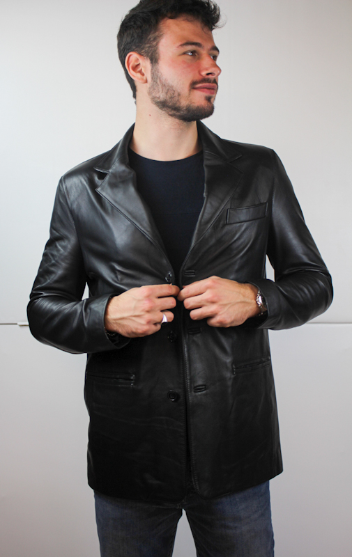 blazer en cuir noir de face