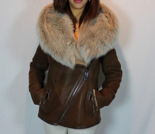 Blouson perfecto en peau lainée marron camel