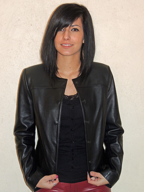 Veste courte en cuir noir avec col rond pour femme