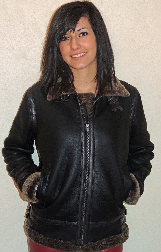 Bombardier noir en peau de mouton pour femme