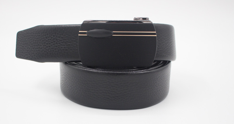 Ceinture en cuir noir avec boucle