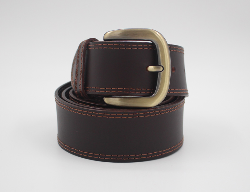 Ceinture en cuir marron avec surpiqure