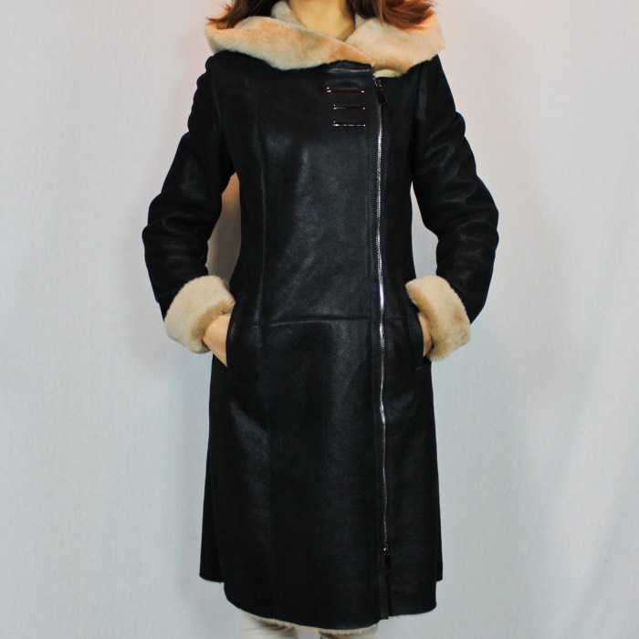 Manteau en peau retourné noir laine beige