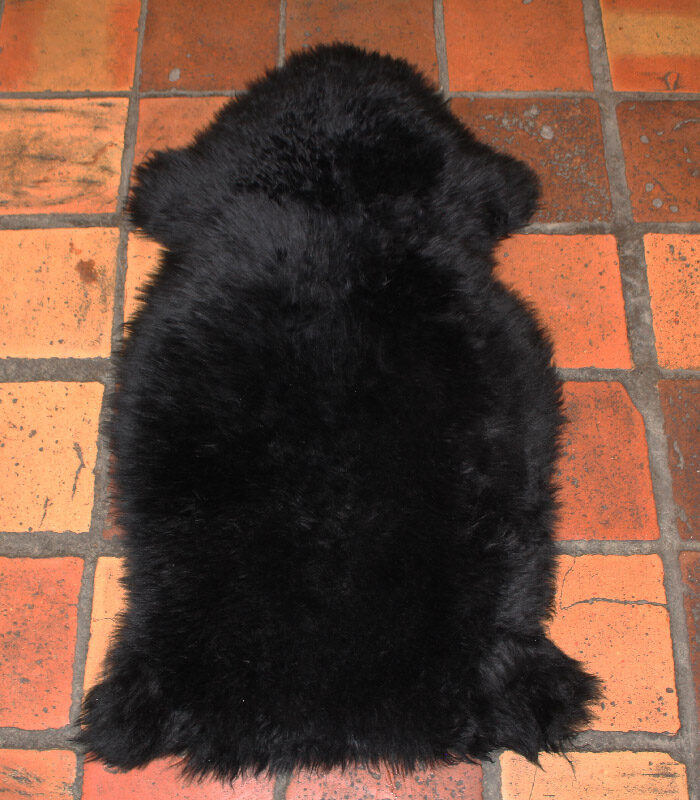 Peau de mouton noire