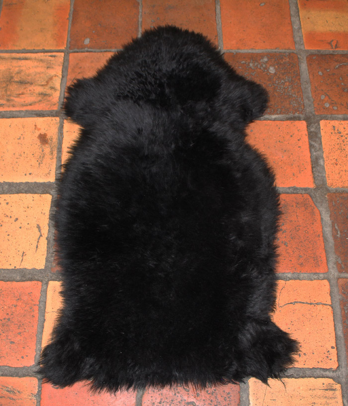 Peau de mouton noire