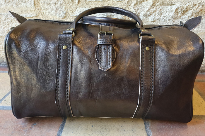 Sac de voyage en cuir vachette naturel noir de type "weekender" avec doublure intérieure solide et durable pour vos weekends et voyage de courte durée 48h