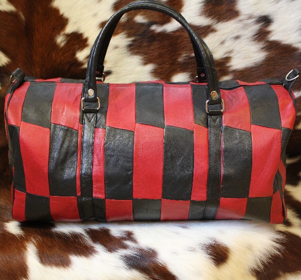 Sac de voyage en cuir d'agneau naturel patchwork de couleur noir et rouge avec doublure solide et durable de type "weekender" pour des weekends et voyage de courte durée 48h