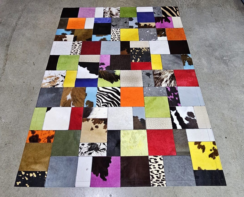 Tapis patchwork en peau de vache multicolore sur mesure